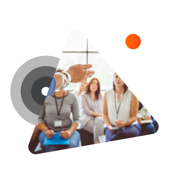 aula lezione con persone sedute che ascoltano business - WINDTRE
